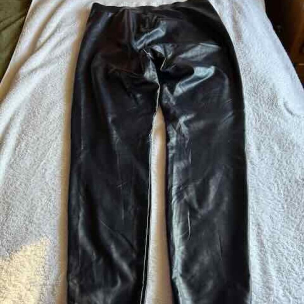 Hue Gloss Faux Leather leggings Large NWOT